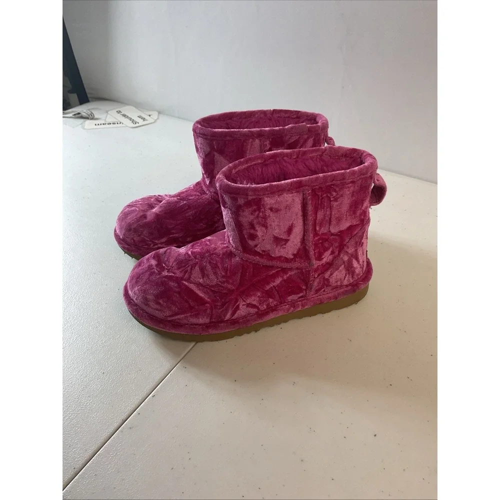 UGG Classic Mini II Velvet Boot Raspberry Sorbet Wool Lining Girl's‎ 4 Classic